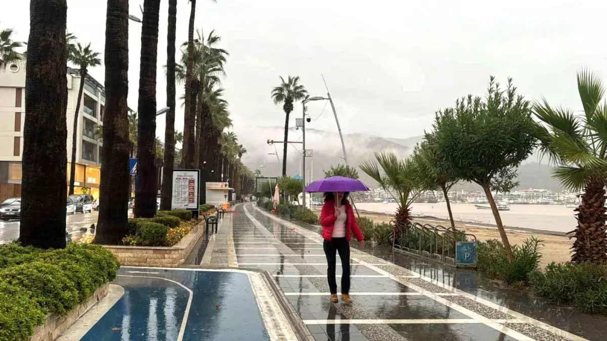 Marmaris’te Sağanak Yağış Devam Ediyor